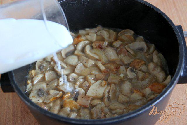 Фото приготовление рецепта: Бархатный грибной суп шаг №6