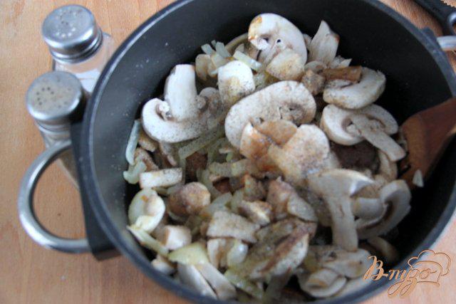 Фото приготовление рецепта: Бархатный грибной суп шаг №3