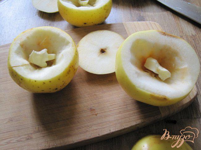 Фото приготовление рецепта: Запеченные яблоки с колбасой шаг №1