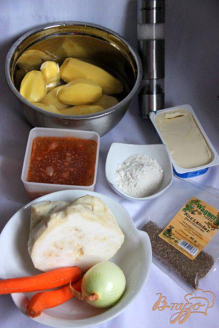 Фото приготовление рецепта: Бархатный крем-суп из картофеля и сельдерея с сыром шаг №1