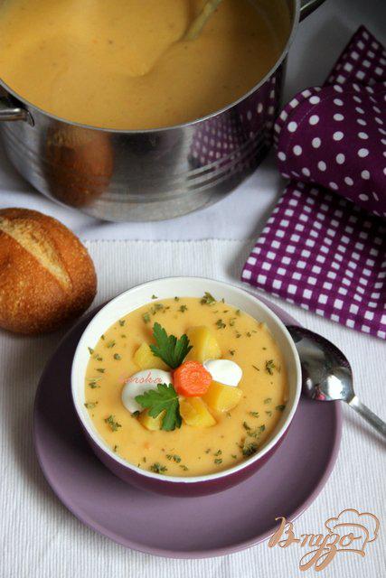 Фото приготовление рецепта: Бархатный крем-суп из картофеля и сельдерея с сыром шаг №10