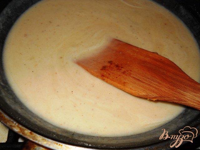 Фото приготовление рецепта: Куриная запеканка с шампиньонами и зимним кабачком шаг №4