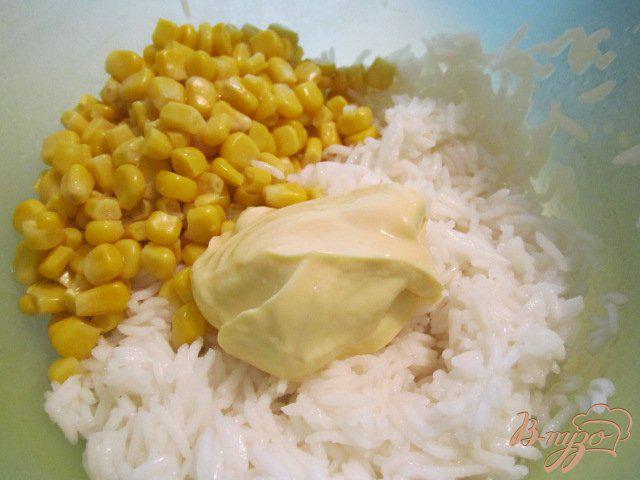 Фото приготовление рецепта: Салат рисовый с крабами шаг №1
