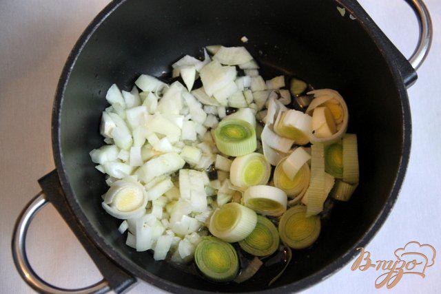 Фото приготовление рецепта: Брокколи крем-суп с творожной горгонзолой шаг №2