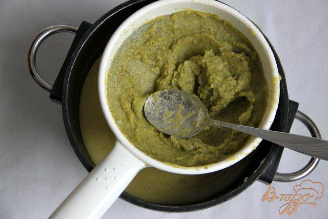 Фото приготовление рецепта: Брокколи крем-суп с творожной горгонзолой шаг №6