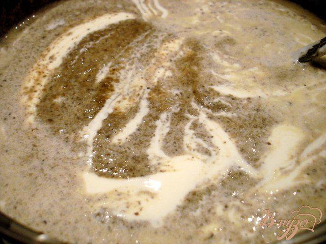 Фото приготовление рецепта: Крем суп  из шампиньонов шаг №7