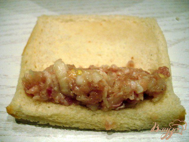 Фото приготовление рецепта: Пирожки из тостерного хлеба шаг №3