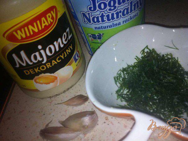 Фото приготовление рецепта: Соус чесночный к шашлычкам из птицы. шаг №1