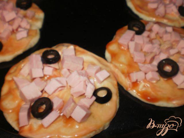 Фото приготовление рецепта: Мини-пицца шаг №4