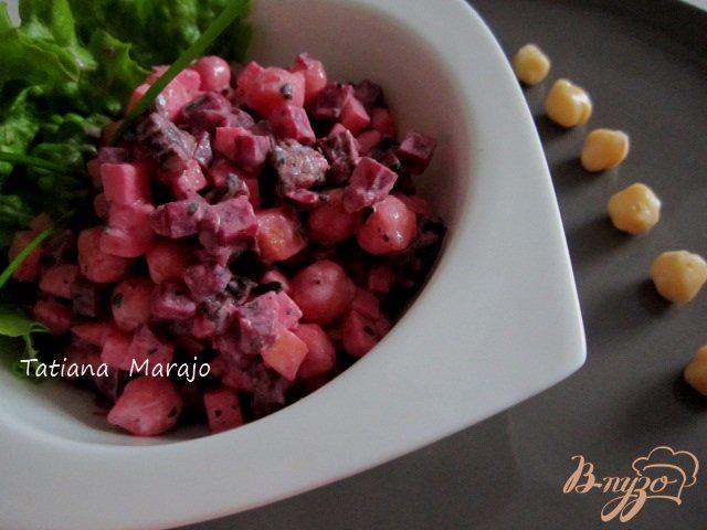 Фото приготовление рецепта: Свекольный салат с горохом нут шаг №5