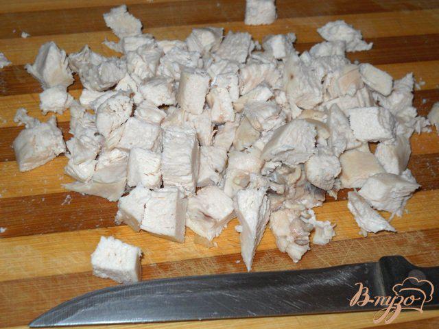 Фото приготовление рецепта: Салат из курицы с фасолью и яблоком шаг №1