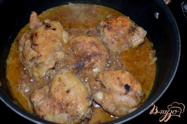 Фото приготовление рецепта: Курица с медово-пивным соусе шаг №3