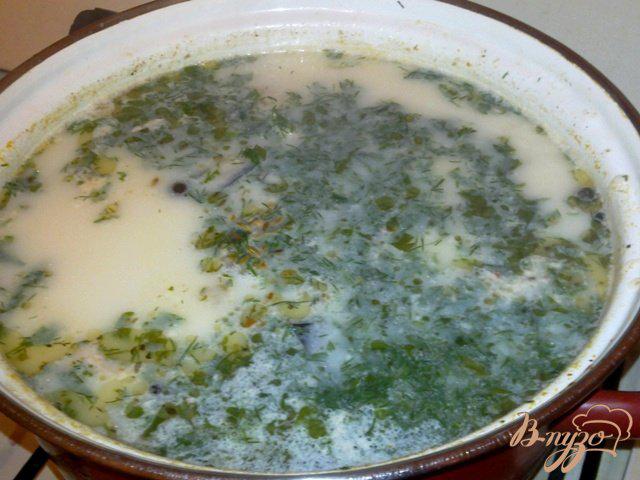Фото приготовление рецепта: Сливочный рыбный суп с мидиями шаг №7