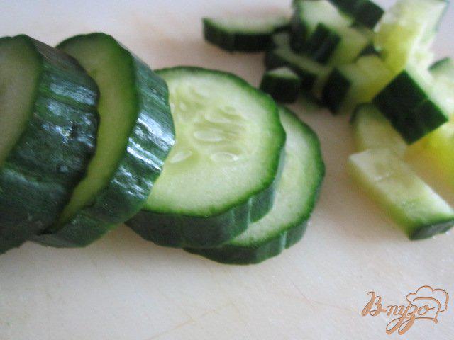 Фото приготовление рецепта: Салат из свежих овощей и гороха нут шаг №1