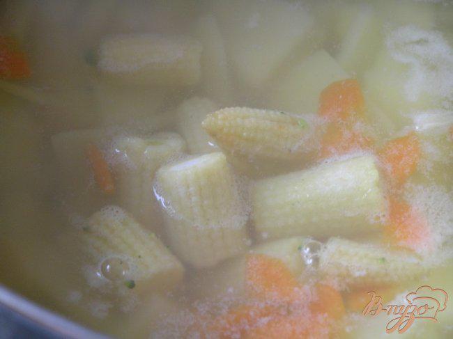 Фото приготовление рецепта: Суп с тунцом и молодой кукурузой шаг №2