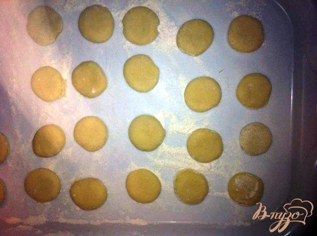 Фото приготовление рецепта: Пончики с мармеладом из розы. шаг №2