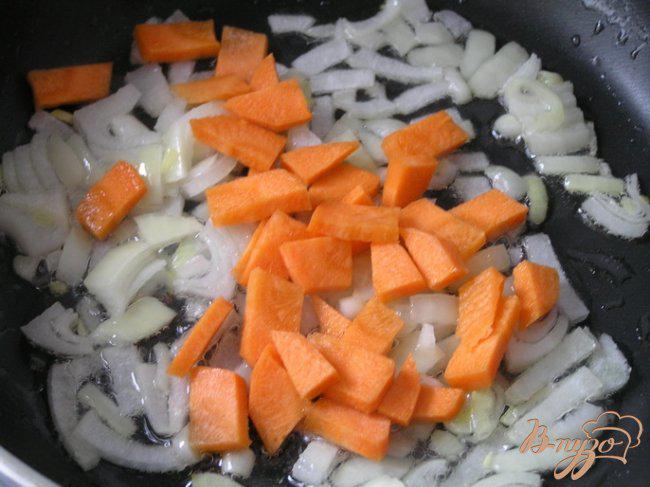 Фото приготовление рецепта: Паста с семгой и овощами шаг №1