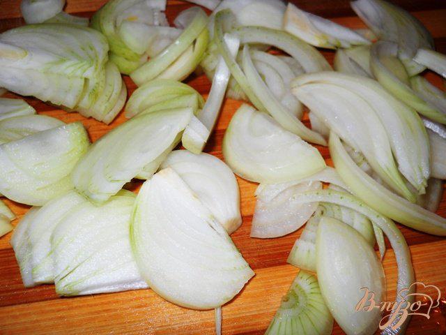 Фото приготовление рецепта: Кальмары тушенные с овощами шаг №2