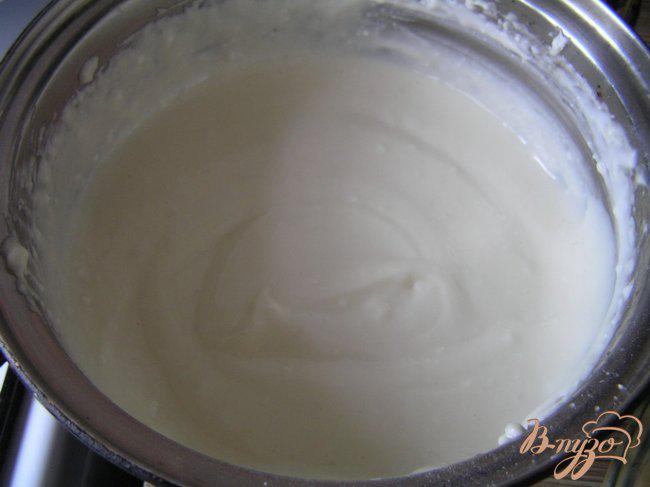 Фото приготовление рецепта: Творожно-ванильный пирог со сливами шаг №5