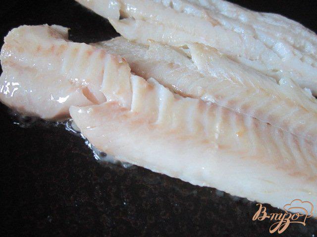 Фото приготовление рецепта: Рыбное филе на овощной подушке шаг №3