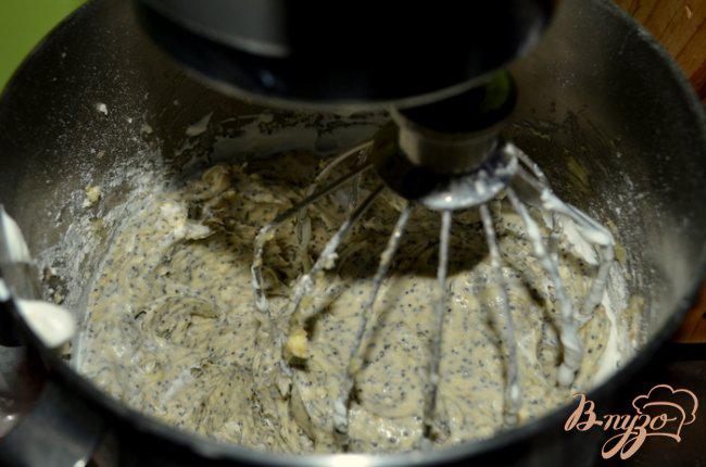 Фото приготовление рецепта: Cметанный кекс с маком и белым цитрусовым ганашем шаг №2