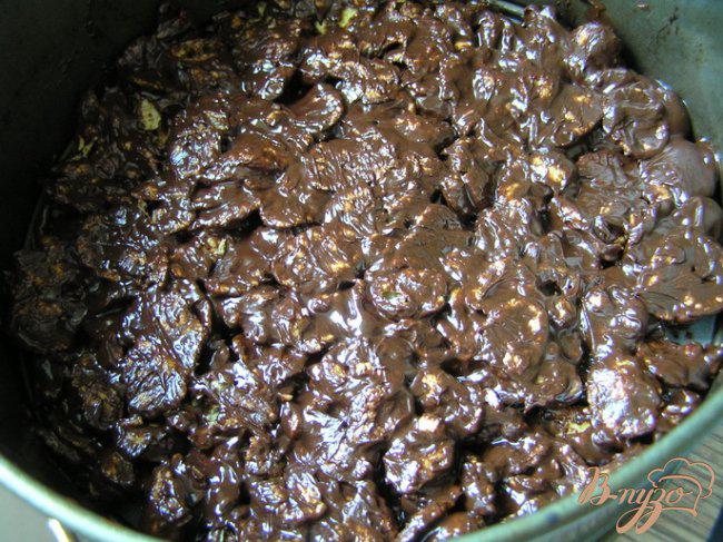 Фото приготовление рецепта: Хрустящий шоколадный торт шаг №4