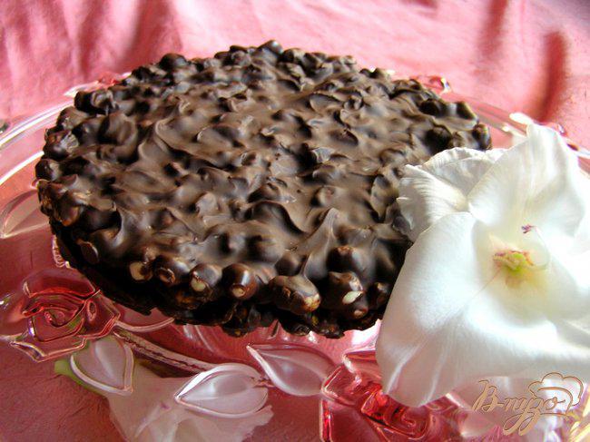 Фото приготовление рецепта: Хрустящий шоколадный торт шаг №8