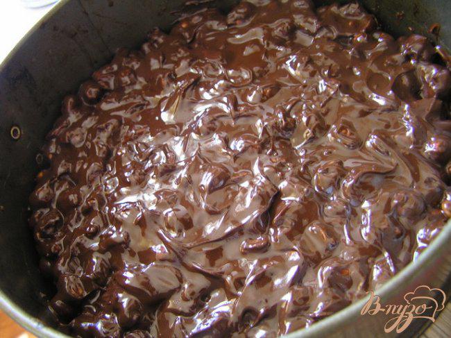 Фото приготовление рецепта: Хрустящий шоколадный торт шаг №7