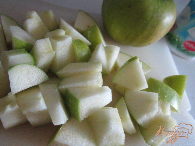 Фото приготовление рецепта: Смузи яблочный с кленовым сиропом шаг №1