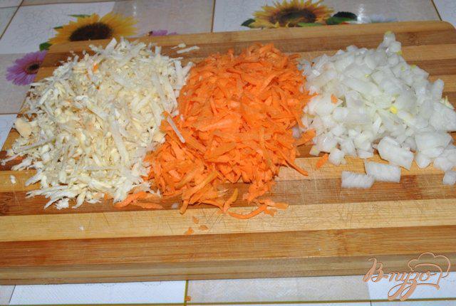 Фото приготовление рецепта: Суп-лапша с куриными сердечками шаг №2