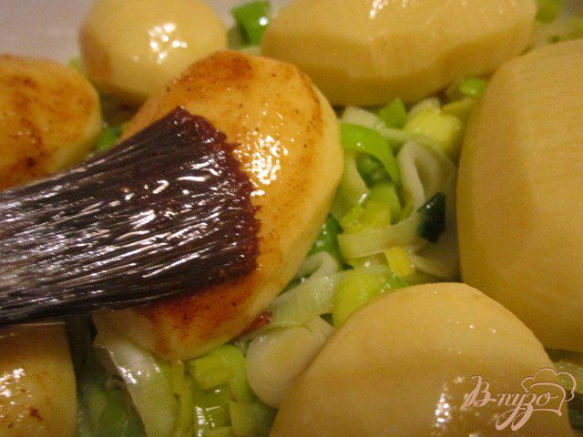 Фото приготовление рецепта: Пикантный картофель шаг №4