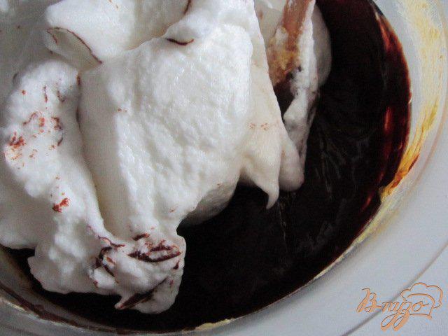 Фото приготовление рецепта: Шоколадное пирожное «Moelleux au choсolat» шаг №4