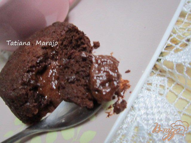 Фото приготовление рецепта: Шоколадное пирожное «Moelleux au choсolat» шаг №7