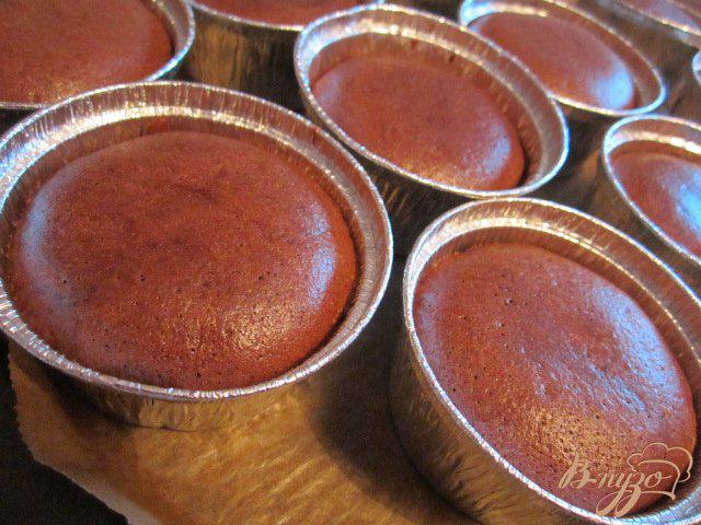 Фото приготовление рецепта: Шоколадное пирожное «Moelleux au choсolat» шаг №6