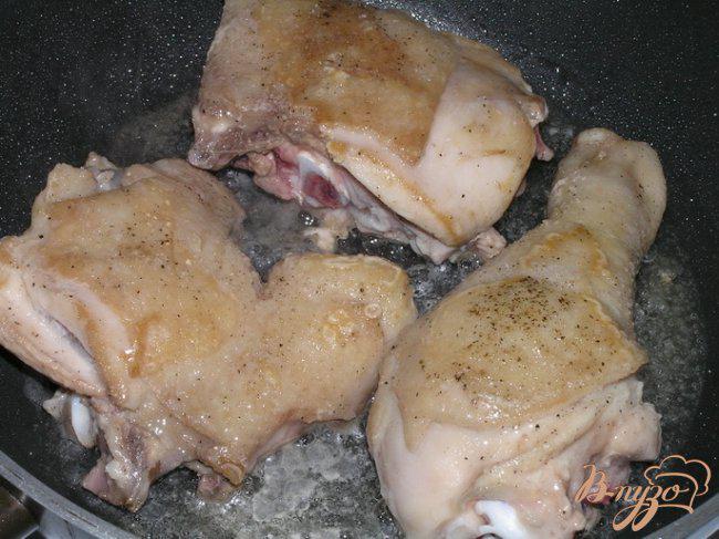 Фото приготовление рецепта: Курица в пиве с морковью шаг №1