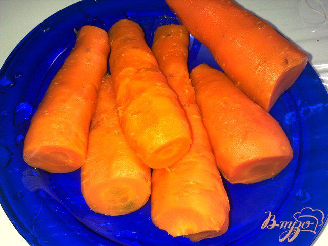 Фото приготовление рецепта: Говяжий рулет с курагой и морковью. шаг №7