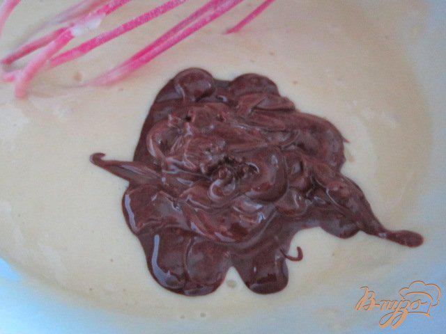 Фото приготовление рецепта: Шоколадные оладьи с малиной шаг №4