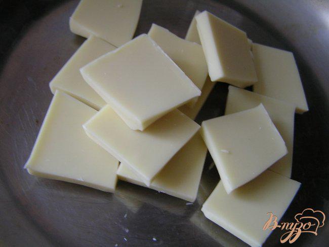 Фото приготовление рецепта: Молочный хлеб с белым шоколадом шаг №4
