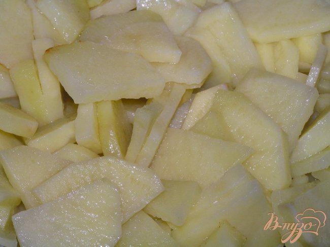 Фото приготовление рецепта: Жареный картофель с луком и чесноком шаг №1