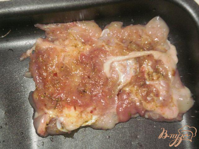Фото приготовление рецепта: Мясо запеченное в духовке с картофелем шаг №2