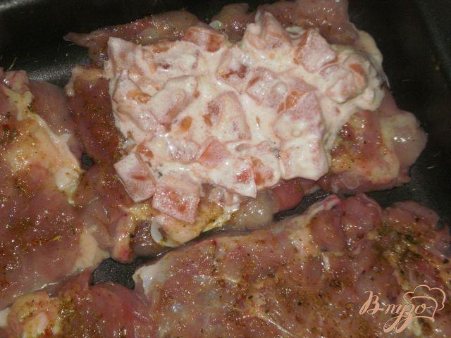 Фото приготовление рецепта: Мясо запеченное в духовке с картофелем шаг №5
