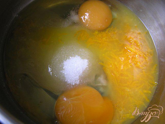 Фото приготовление рецепта: Апельсиновые кексы с брусникой шаг №1