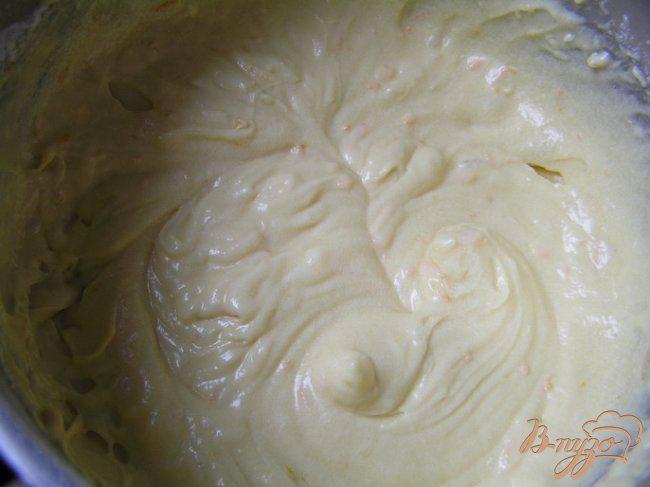 Фото приготовление рецепта: Апельсиновые кексы с брусникой шаг №3
