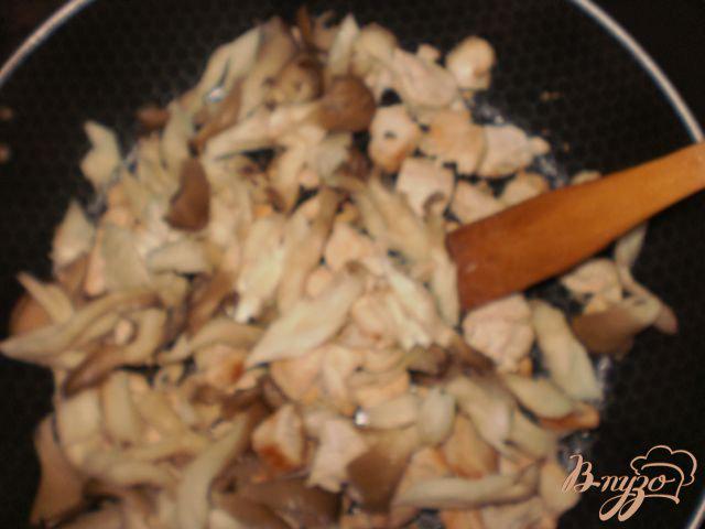 Фото приготовление рецепта: Мафальдине со свининой и грибами шаг №2