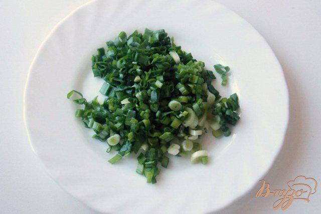 Фото приготовление рецепта: Овощной салат с маринованными опятами  «Дарья» шаг №7