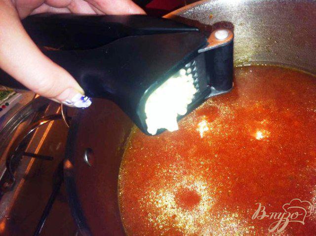 Фото приготовление рецепта: Томатный острый суп. шаг №5
