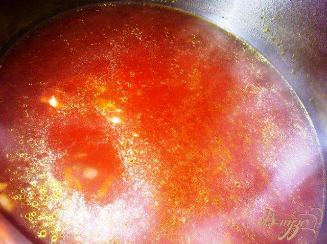 Фото приготовление рецепта: Томатный острый суп. шаг №3
