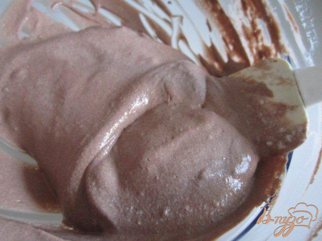 Фото приготовление рецепта: Шоколадный крем с бананами и карамельной крошкой шаг №4