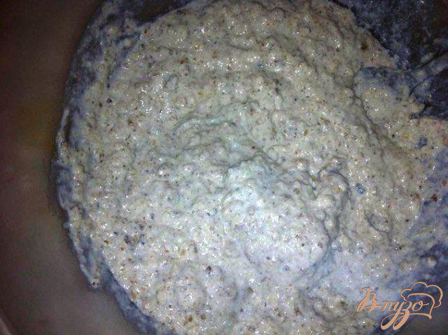 Фото приготовление рецепта: Ореховый  рулет с ореховым кремом шаг №7