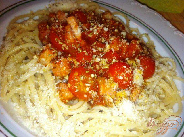 Фото приготовление рецепта: Спагетти  с ветчиной и пармезаном шаг №7